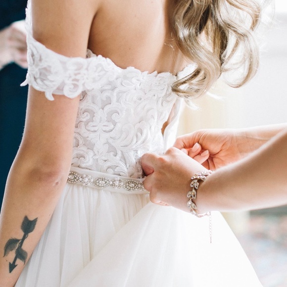 Martina Liana size 6
Veil plus two skirts one with a extra long train. - Picture 2 of 5